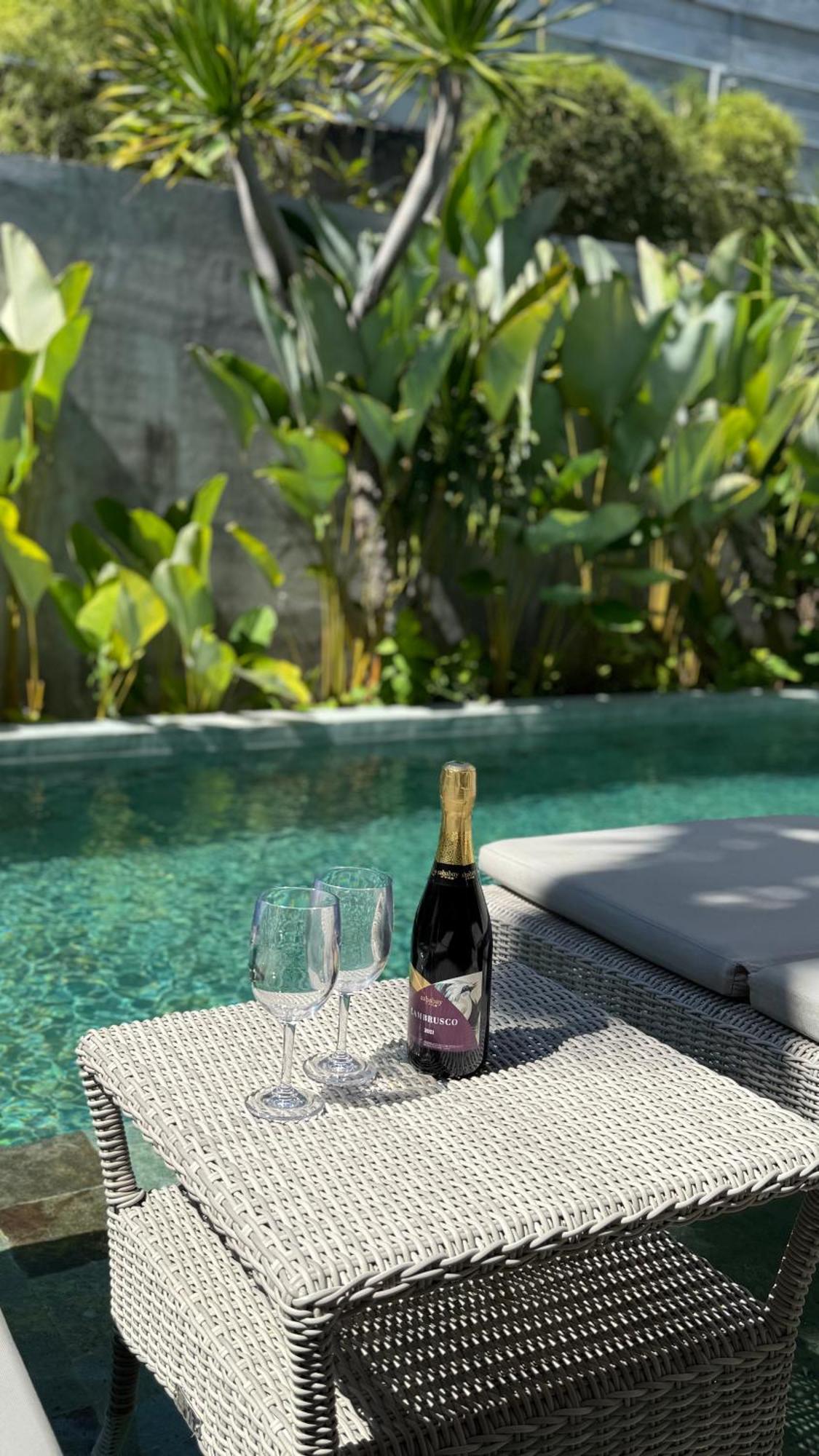 Villa Inspira Seminyak Esterno foto